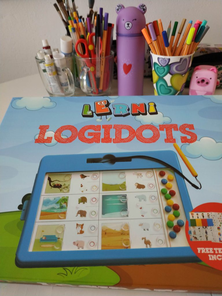  hracka do auta interaktivna hracka logicka gracka logicke hry pre predskolakov rozvijame rozumove schopnosti rozvijanie logiky predskolakov tabulka na kreslenie pre deti tabulka s perom testovanie skolskej zrelosti darček pre predškoláčku darček pre predškoláka